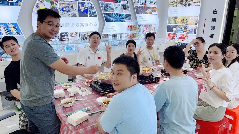 歡聚一堂，“趣”“味”無限—微視光電舉行月度聚餐趣味小活動(dòng)